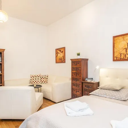 Pod Petrovem Apartment